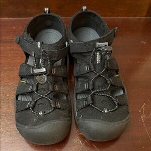 Keen Sandals, kids size 7Y, in black
